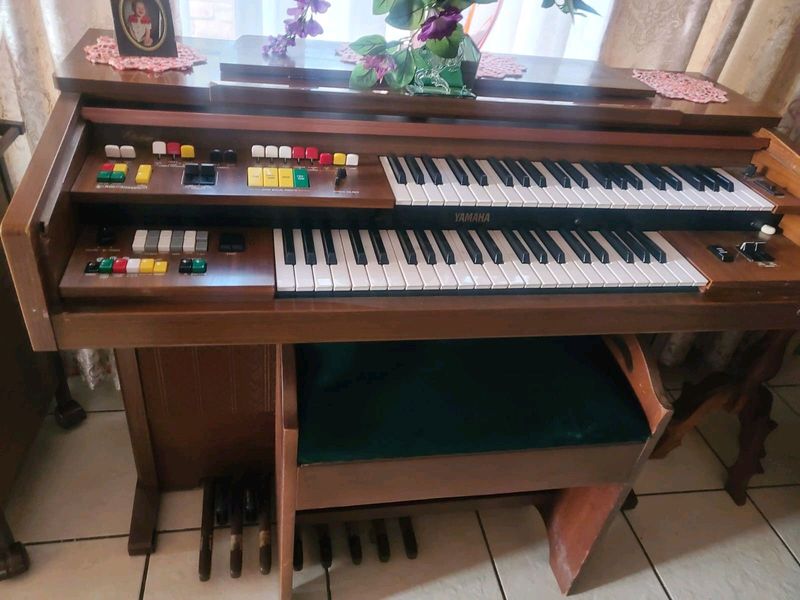 Yamaha organ