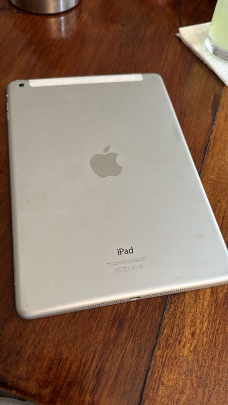 iPad ? Model MD796 HC/A