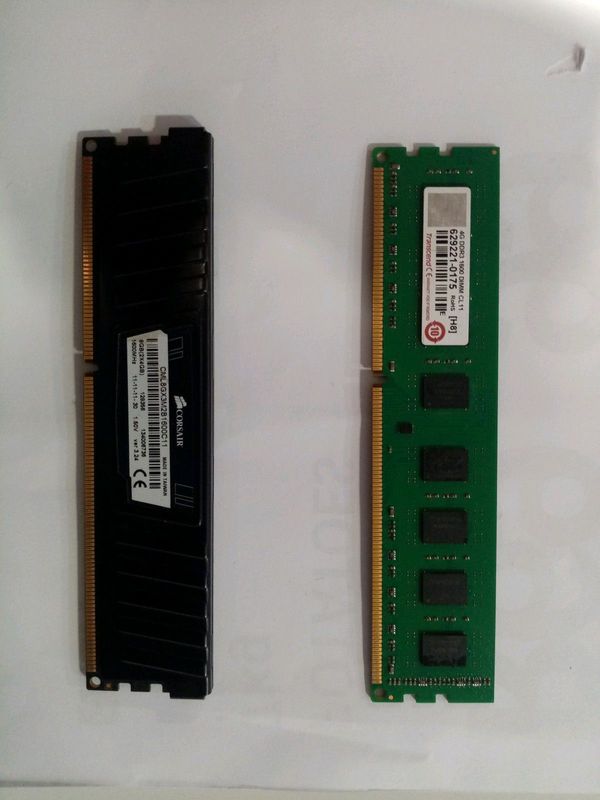 2 x DDR3 RAM sticks