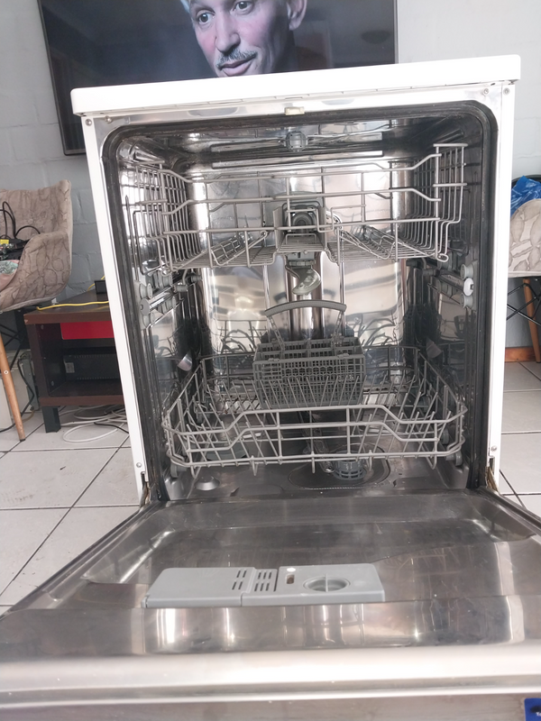 dishwashing machine