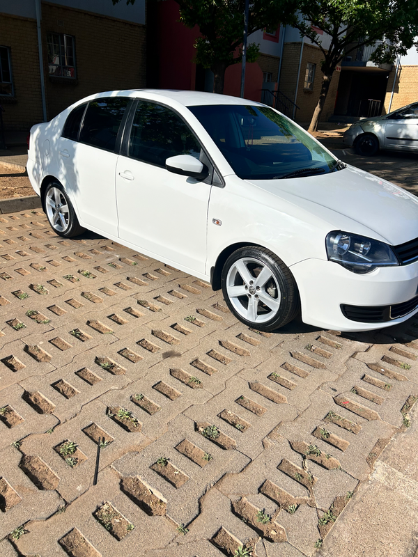 VW Polo vivo  sedan model 2014 16inc mags new tyres R82.000neg