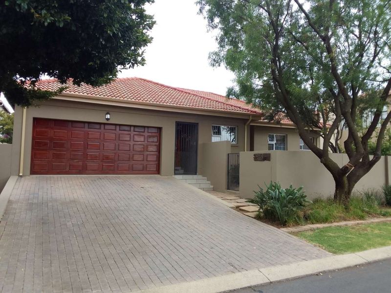 3 Bedroom house in Greenstone Hill For Sale