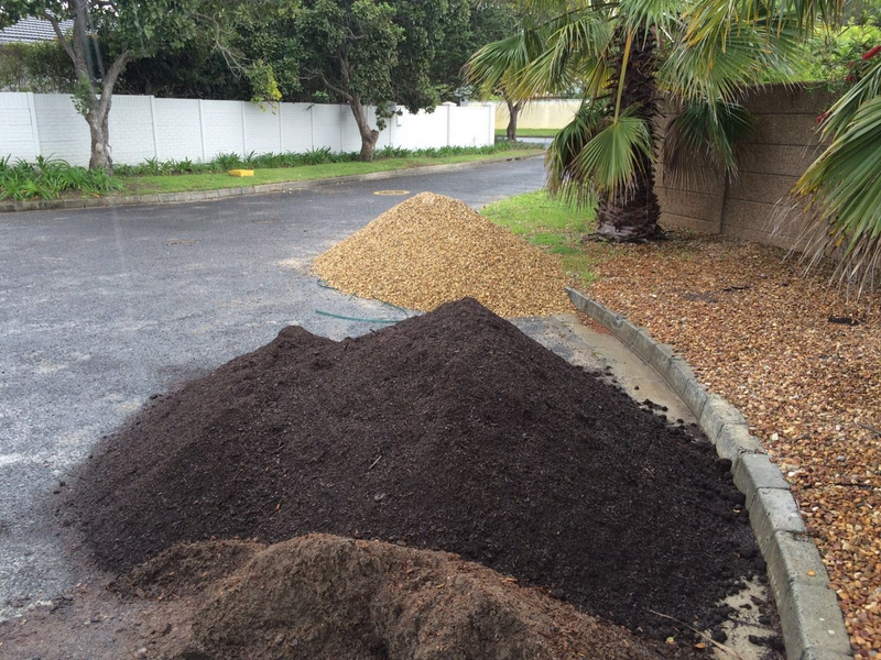 Organic Compost, Topsoil, Lawn Dressing ..fresh from the farm only at Stone and Bark!!!!!!...