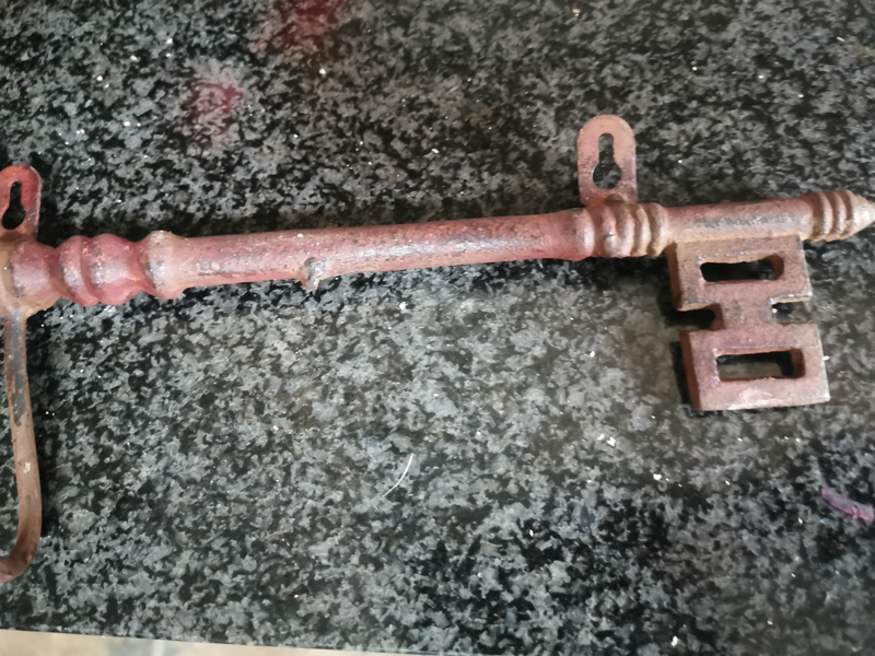 VINTAGE BIG IRON KEY WALL  HANGER