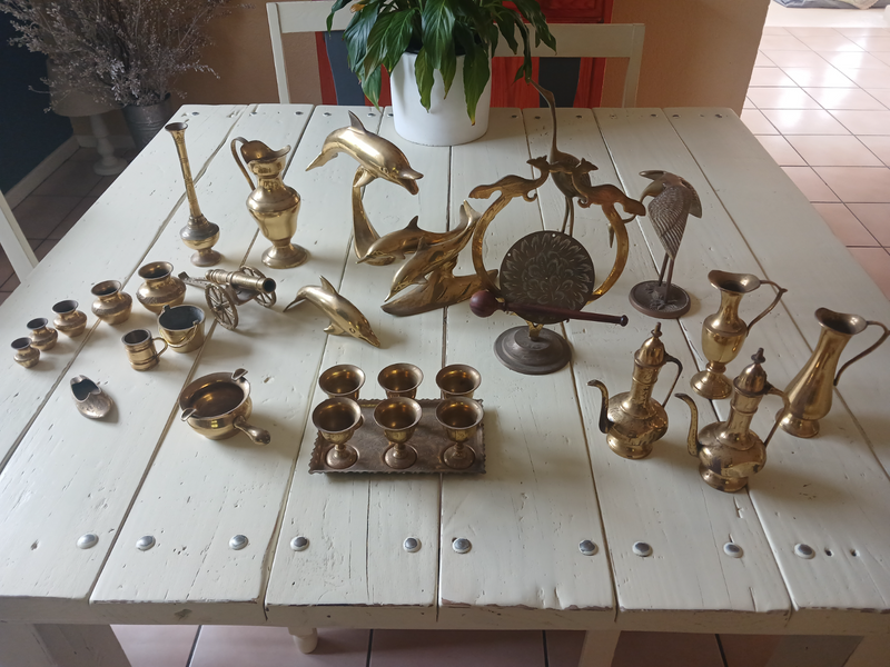 Various brass items.