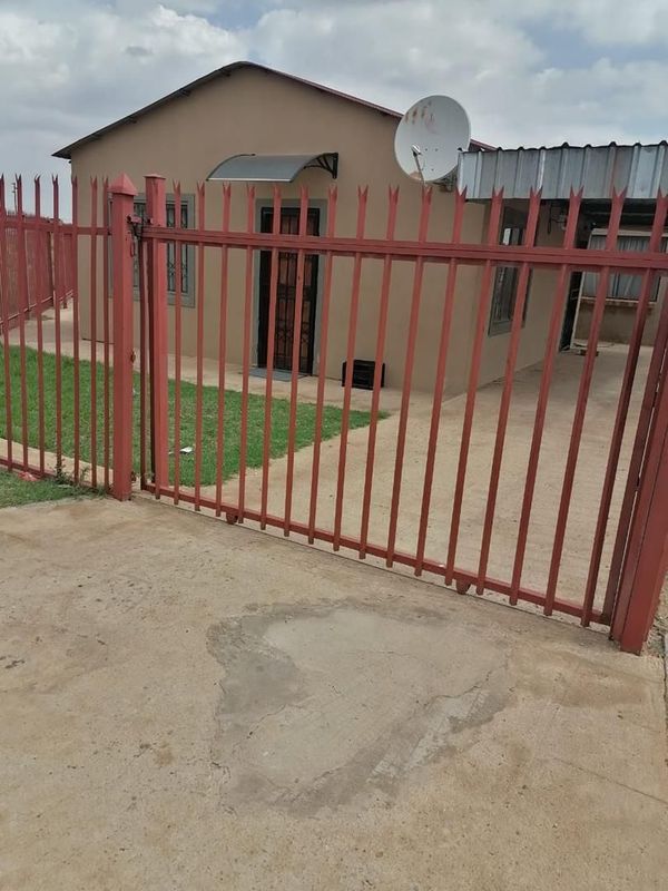 1 Bedroom House Available For Sale in Driziek Gauteng