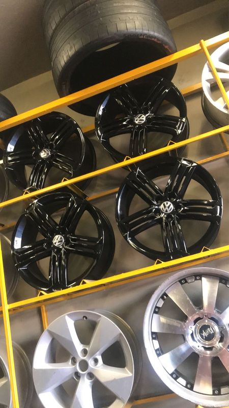 19 inch VW Golf 8 Golf 7 Golf 6 OEM original rims clean set available pcd 5/112 can fit on Audi