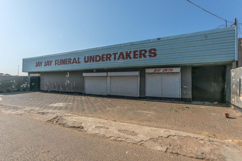 429m² Retail For Sale in Moroka North