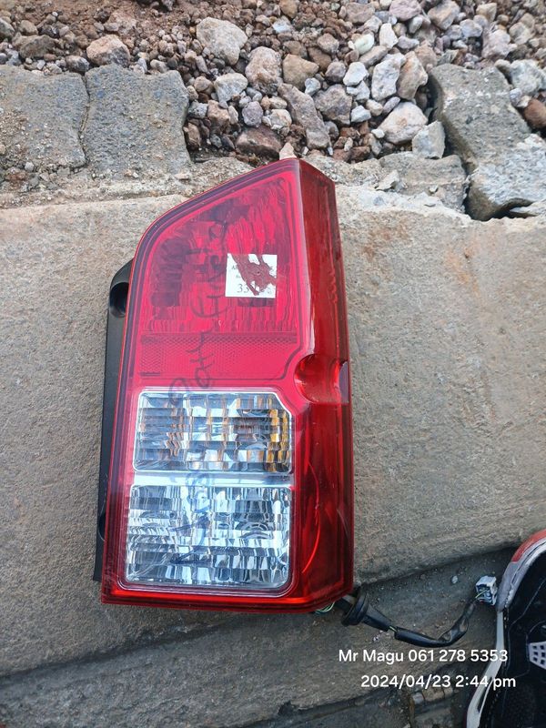 NISSAN PATHFINDER RIGHT SIDE TAILLIGHT
