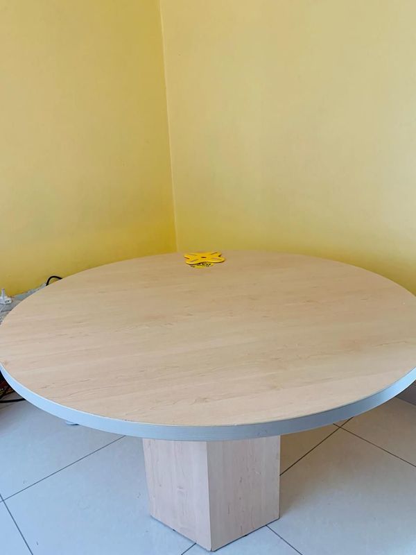 Round dinning table for sale