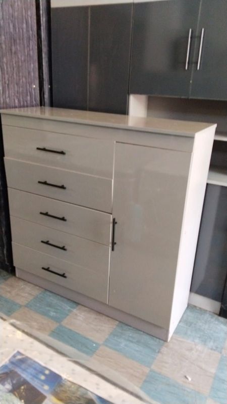 Chest of drawers 0610056760