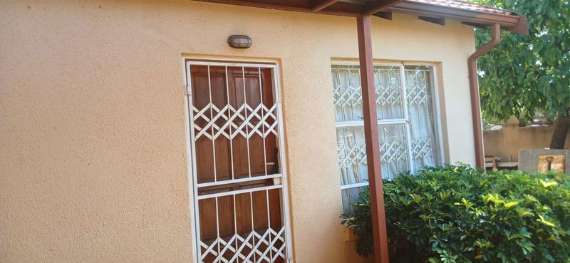 2 BEDROOM HOUSE FOR SALE