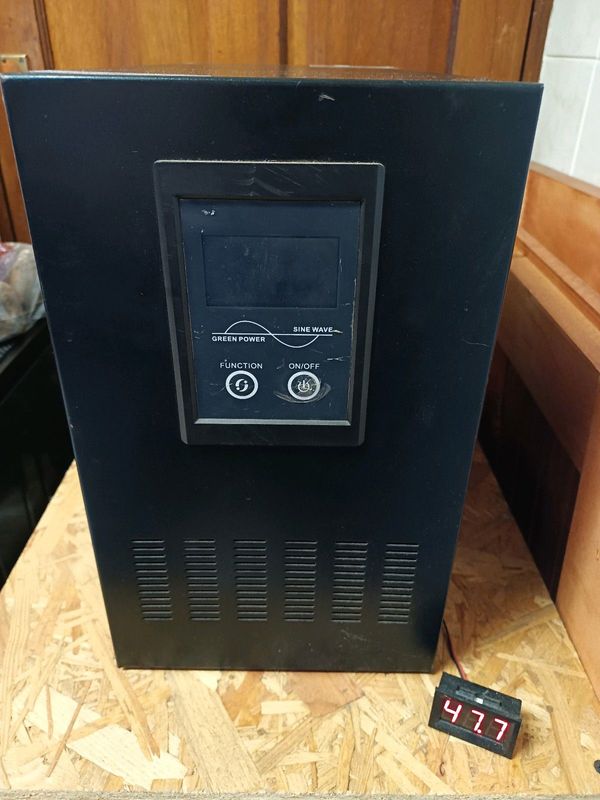 3kw Mercer inverter with trickle charger and stand (batteries included but are flat)