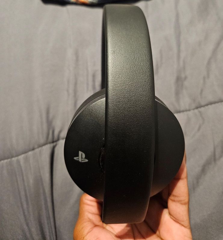 PS4 gold wireless headset