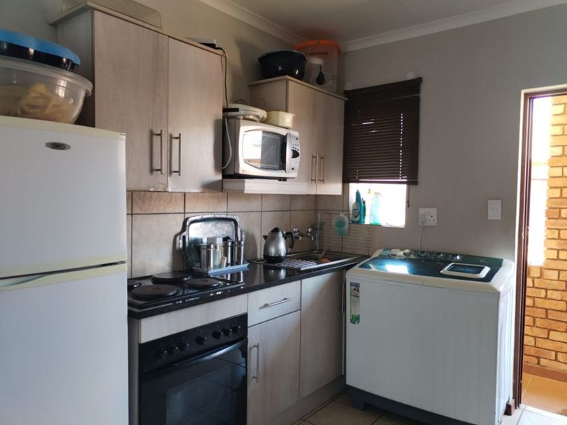 2 Bedroom Apartment To Let in The Orchards