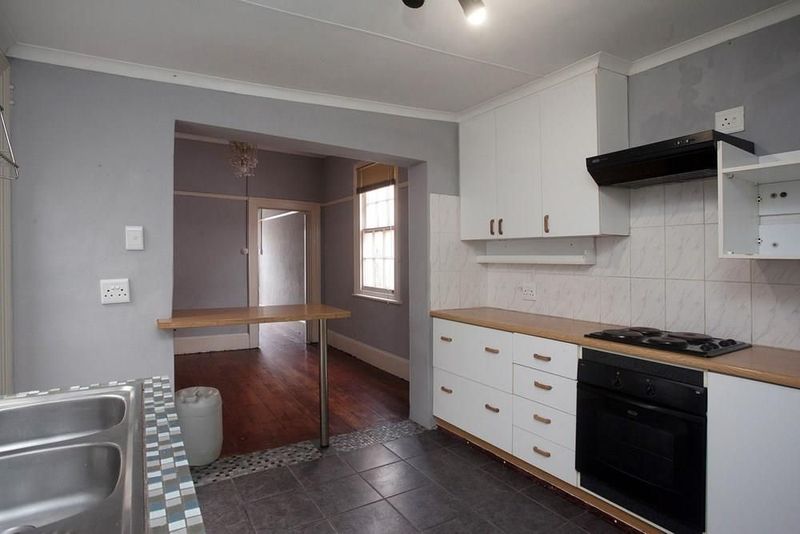 Investment Opportunity: 2 Bed, 1 Bath with Income-Generating Flatlet