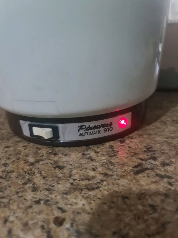 Pineware slow cooker