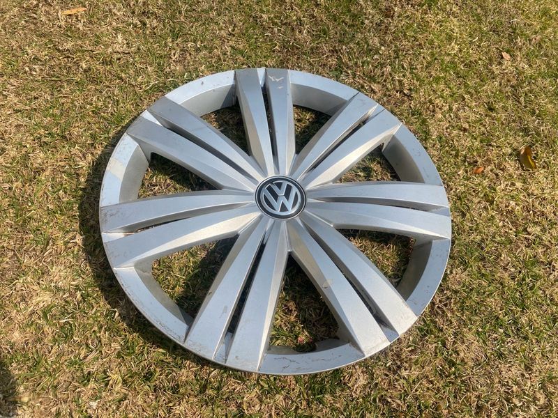 2018 VW JETTA WHEEL CAP FOR SALE. IN EXCELLENT CONDITION