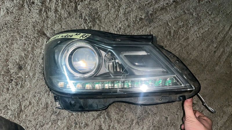 W204 facelift mercedes Benz headlights available