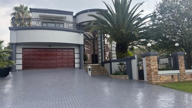 STYLISH MAJESTIC HOME IN A SECURE ESTATE!!