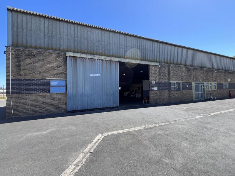 1466M2 WAREHOUSE TO LET IN AIRPORT INDUSTRIAL