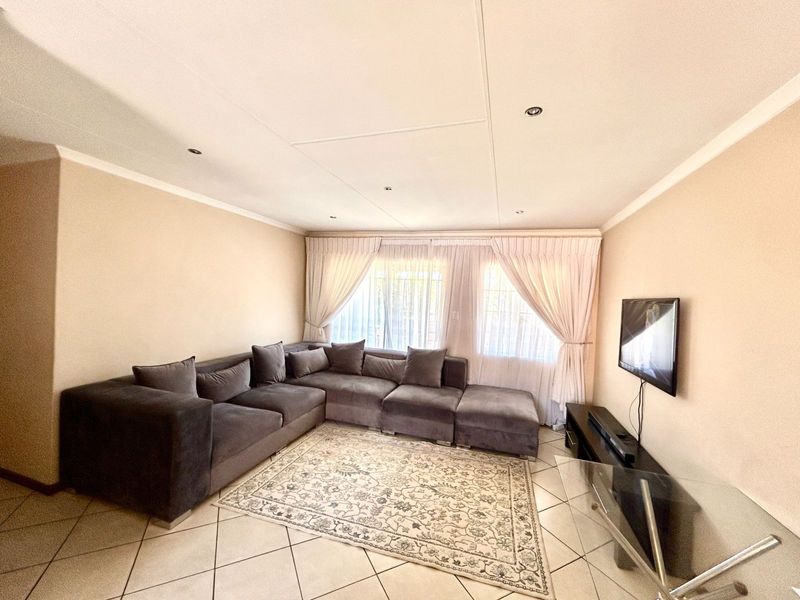 3 Bedroom townhouse-villa in Mooikloof Ridge For Sale