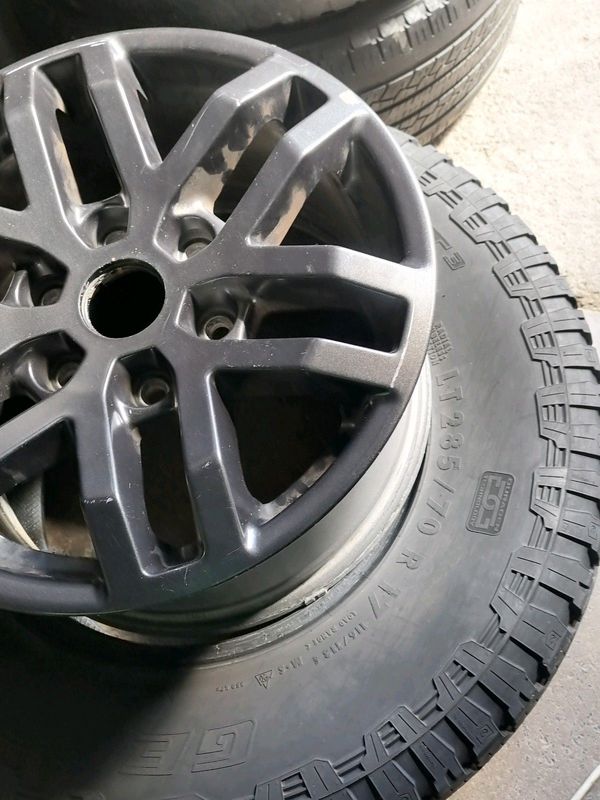 Ford Raptor 17inch Mag Rim (WITH USED TYRE)