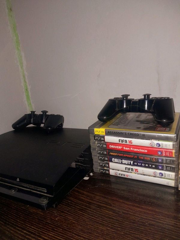 PlayStation 3&#43;2 Controllers&#43;7 additional games