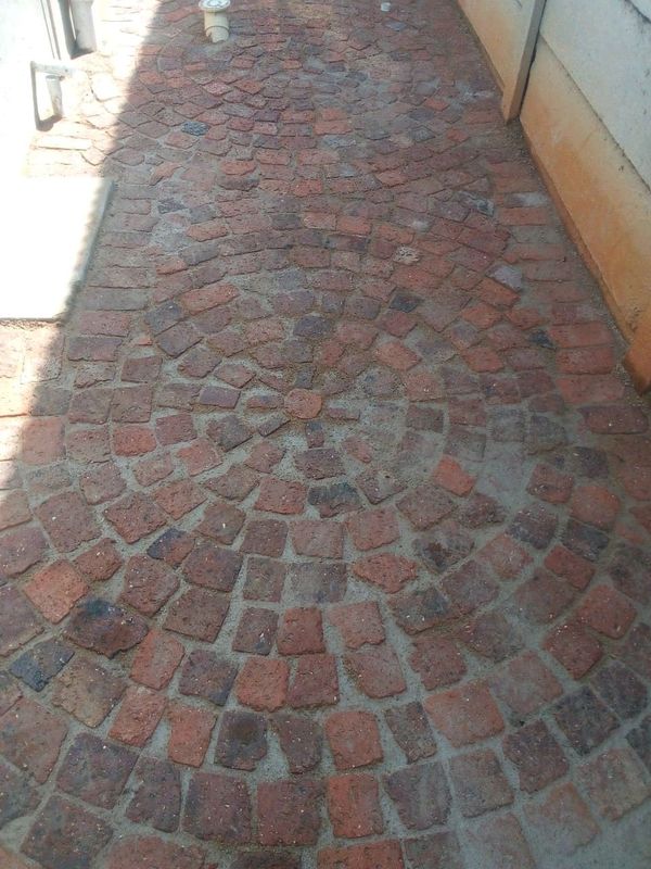 Cobble half brick and brick paving