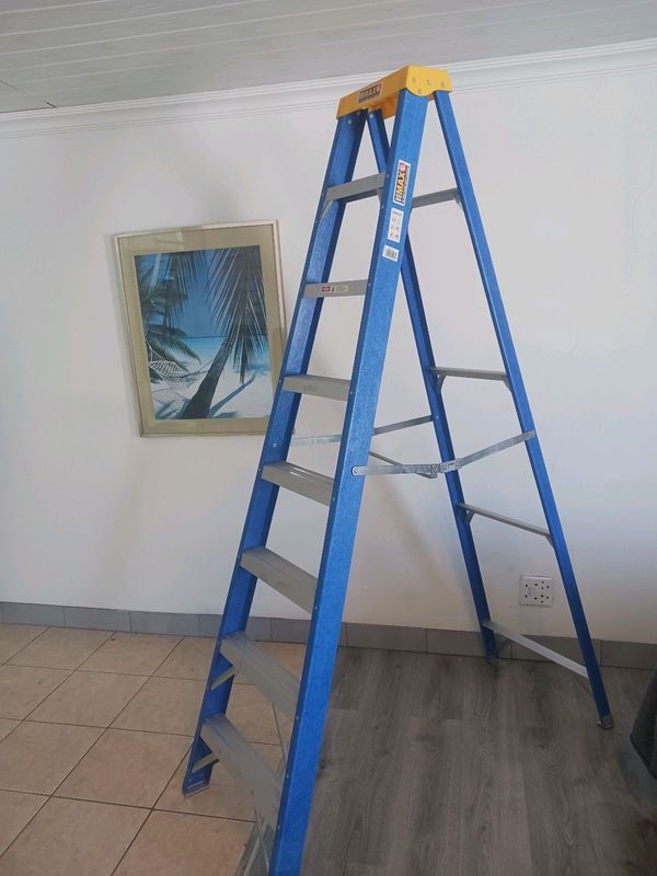 8ft Fibreglass Ladder