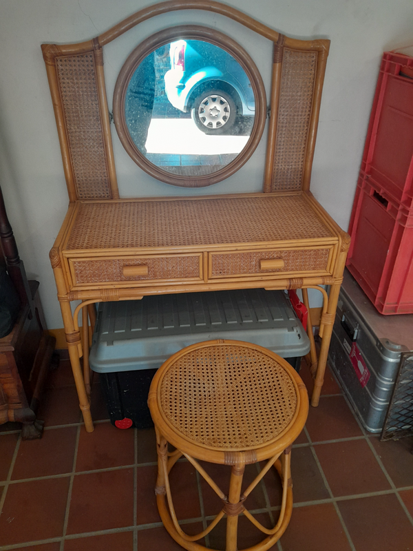 Mirror Dresser table and chair
