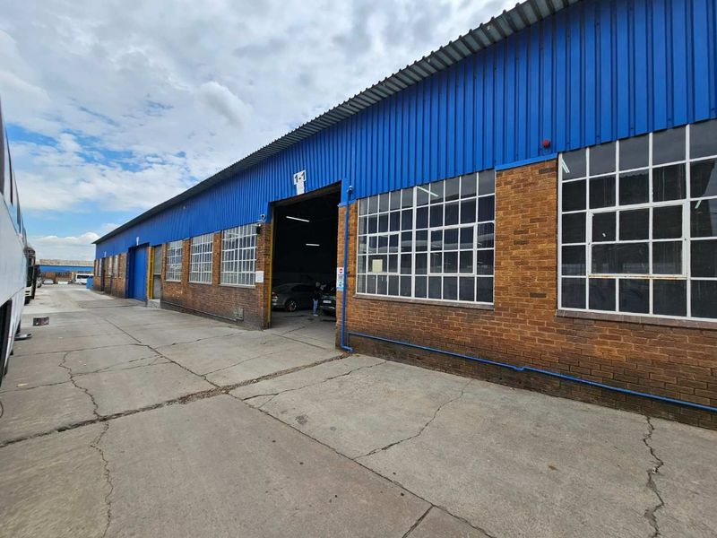 Prime Location, Big Manufacturing/Warehouse Space with Reception and Offices - Anderbolt Industri...