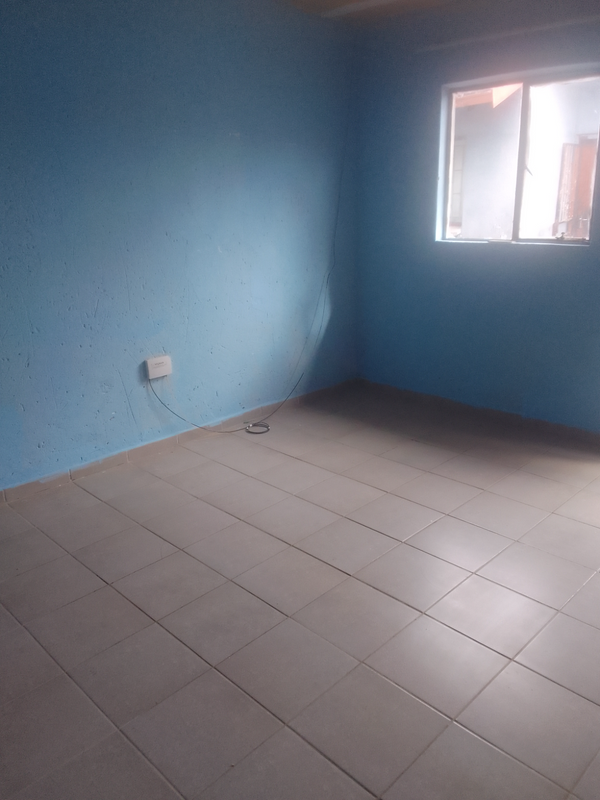 Big room to rent near Wadeville Licence Department
