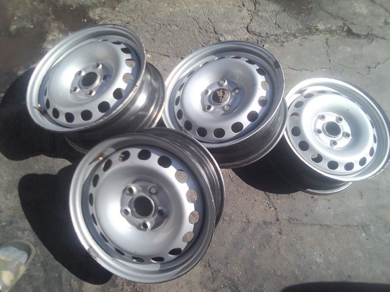 15 inch VW steel rims pcd 5/112 they&#39;re OEM original rims they&#39;re for you VW Candy