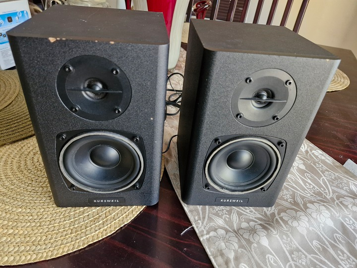 Bargain ! Quality Kurzweil studio monitors, Powered speakers !