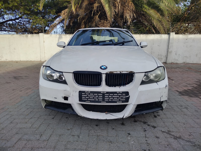 BMW E90 325I MANUAL BREAKING UP FOR SPARES