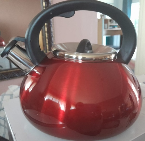 THIS KETTLE IS PERFECT FOR LOADSHEDDING AND COOKS ON STOVE TOP AND GAS.