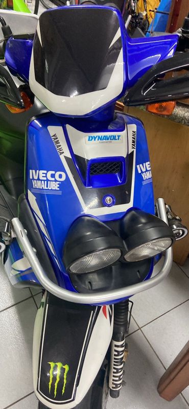 Yamaha BWizz big wheel 100cc automatic scooter 2014