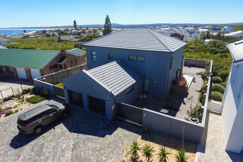 Lock-up and Go Duet house with Sea Views