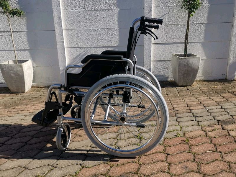 16 inch deluxe lightweight aluminium wheelchair with attendant brake