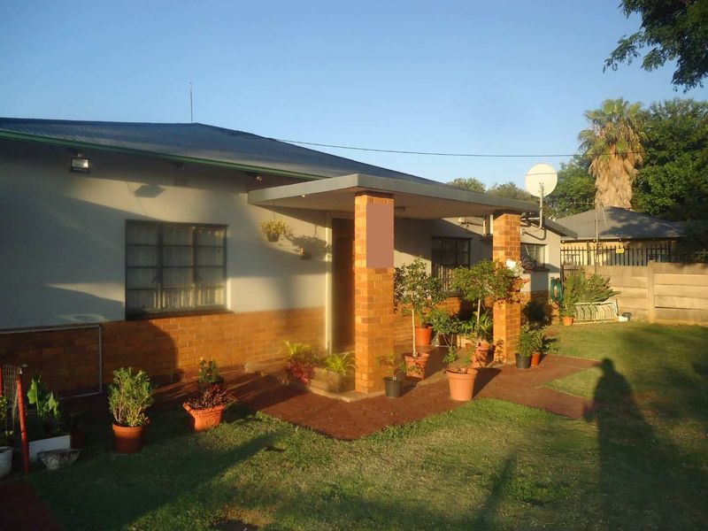 3 Bedroom House with Flatlet For Sale