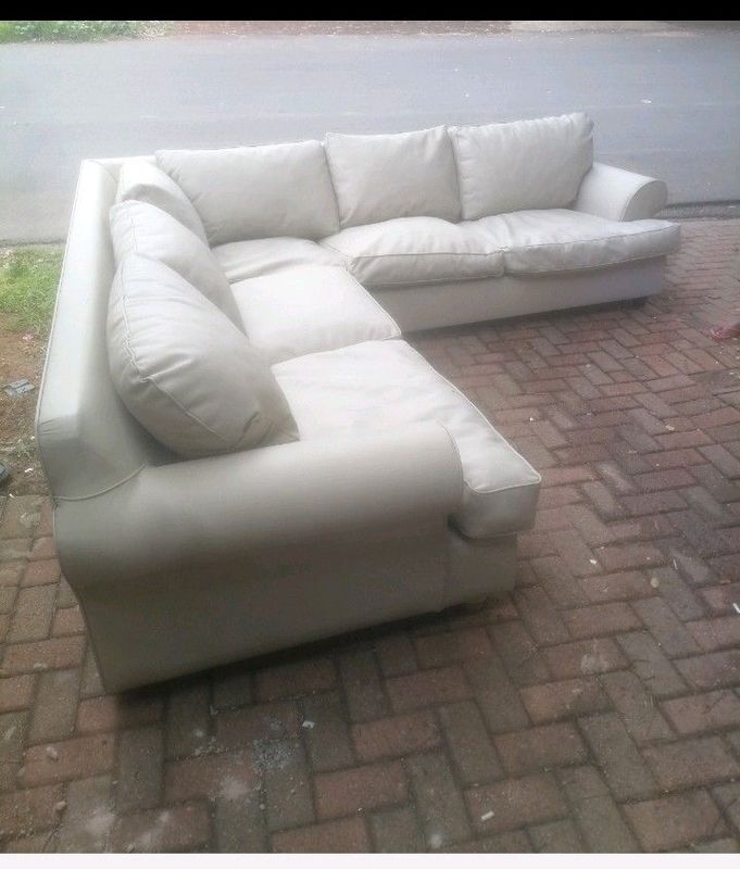 Selling a good second hand genuine leather couch L shaped