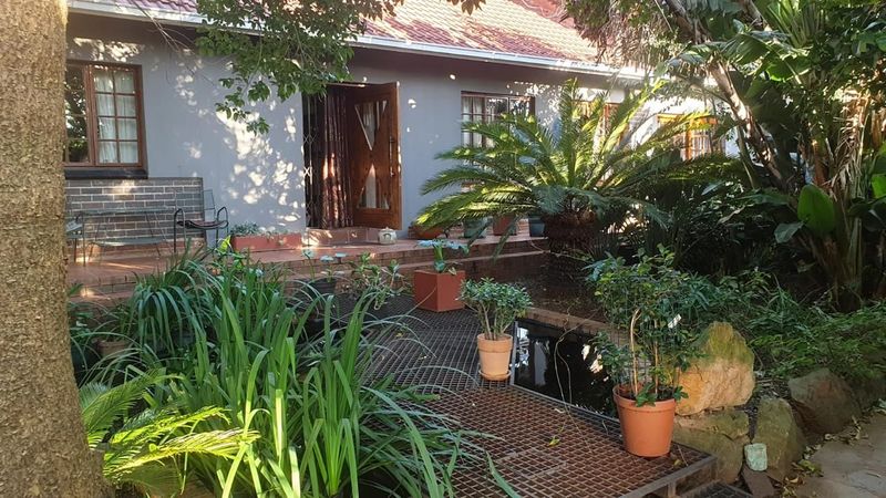 Charming Two-Bedroom Cottage to let in Robindale, Randburg.