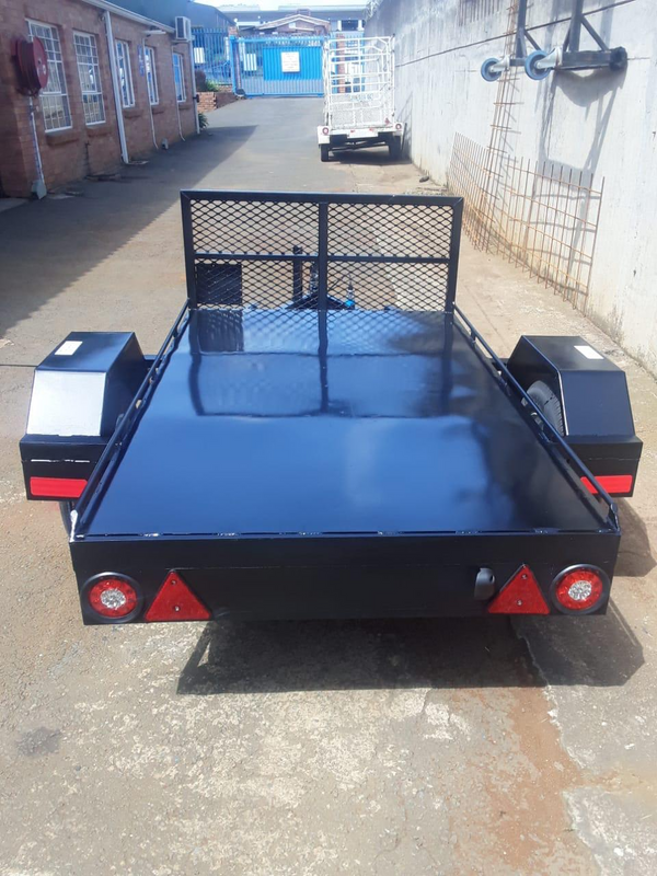 SMALL AND BIG FLAT DECK TRAILERS