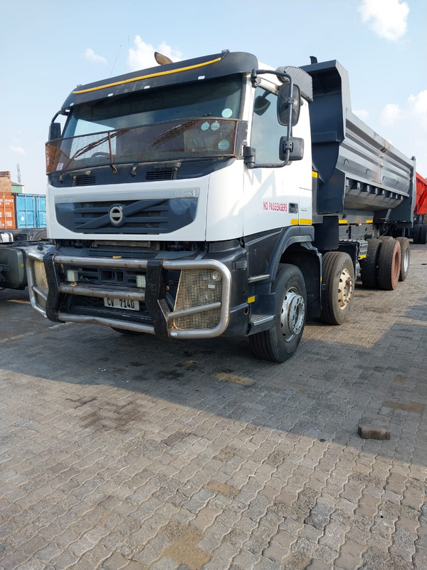 Volvo fm 400 18cubic tipper in an excellent condition for sale at an affordable price