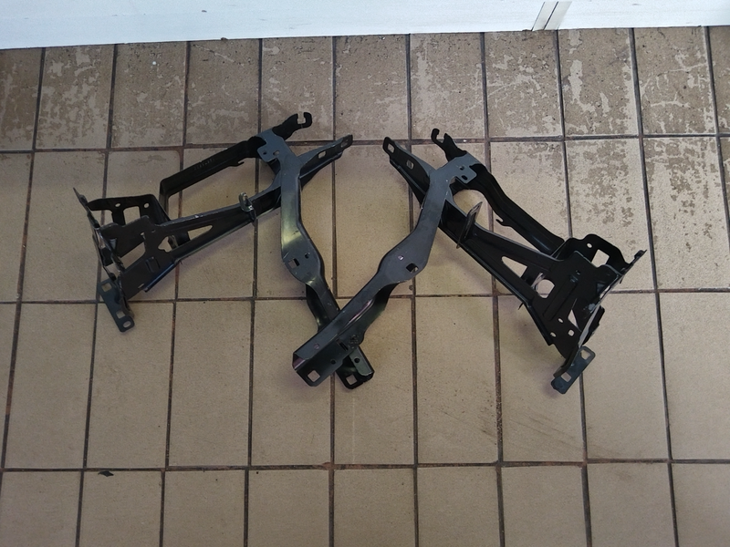 2019 BMW X3/X4 RIGHT AND LEFT HEADLIGHT BRACKET IN GOOD CONDITION FOR SALE