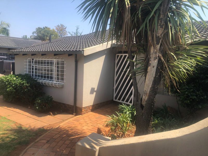 4 Bedroom house in Weltevreden Park For Sale