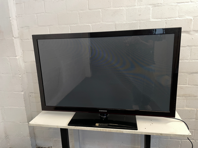 50inch Samsung TV PS50C431A2 (Screen Cracked/ No Picture) - PRICE DROP-