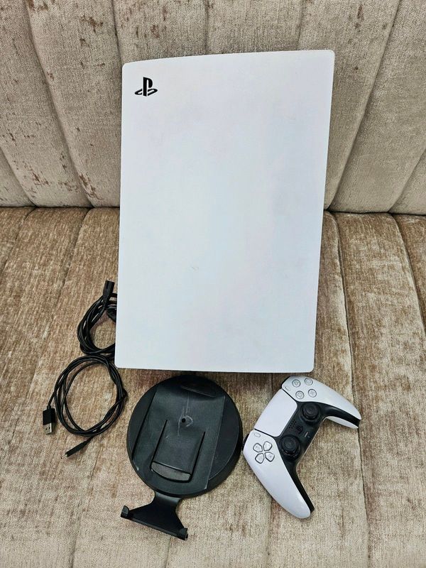 SONY PS5 GAMING CONSOLE. DISC VERSION
