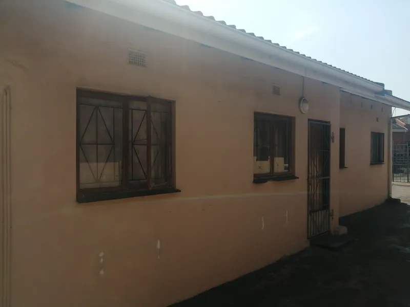 Freestanding OUTBUILDING for rent-2 b/room-private entrance-Phoenix-SUNFORD-Near PLAZA- p 0659758159